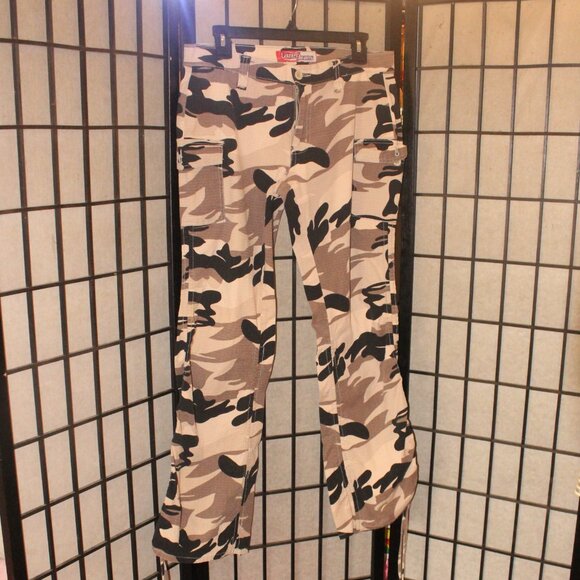 Women’s Vintage Pants - Y2K Low Rise Camo Pants/Capris 2000s Lazer Jeans sz. 13 - Picture 2 of 8